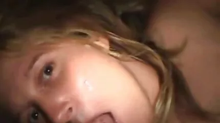 Ze heeft een orgasme door masturbatie. nederlands gesproken seksfilms