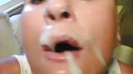 Een meisje in het gezelschap van gratis nederlandse sex films vriendinnen neukt met een stripper.