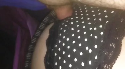 Kale Kent scheurt de kont van drie meisjes. nederlandse gratis sexfilms