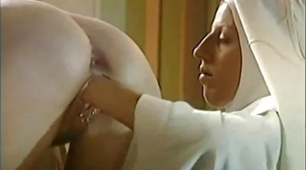 Ontneemt nederlands gesproken sex films maagdelijkheid.