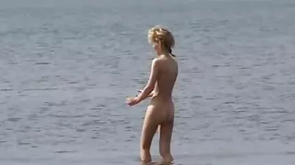 Hij verwart zichzelf met een politieagent nadat hij op borgtocht gratis sex films nederlands is vrijgelaten.
