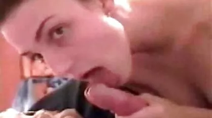 De exhibitionist overtuigt de man om te neuken. sexfilm nederlands