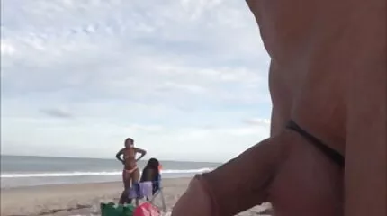 Hij stak de pik in nederlands sex film het kutje van Boot Ass Ass en schonk het sperma in.