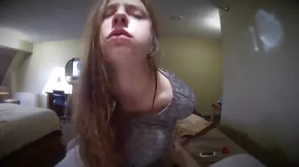 De politiechef vermaakt een gekke nederlandse amateur sexfilms lul.