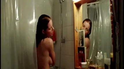 Mooi nederlands sexfilms meisje in lingerie.
