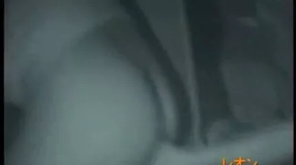 Roodharige trekt zich terug met een man nederlandse pornofilms voor intiem plezier.